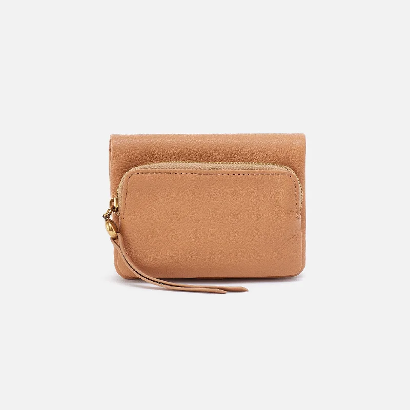 Fern Bifold Wallet In Pebbled Leather - Sandstorm