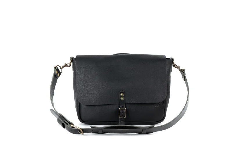 STEPHEN LEATHER MESSENGER BAG - SMALL - BLACK